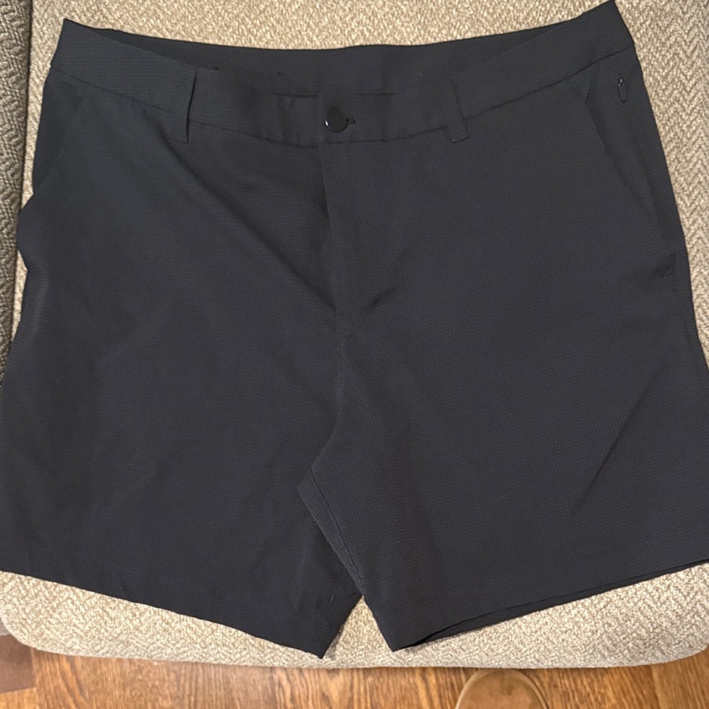 Lululemon Athletica Men's Black Flat Front Shorts
